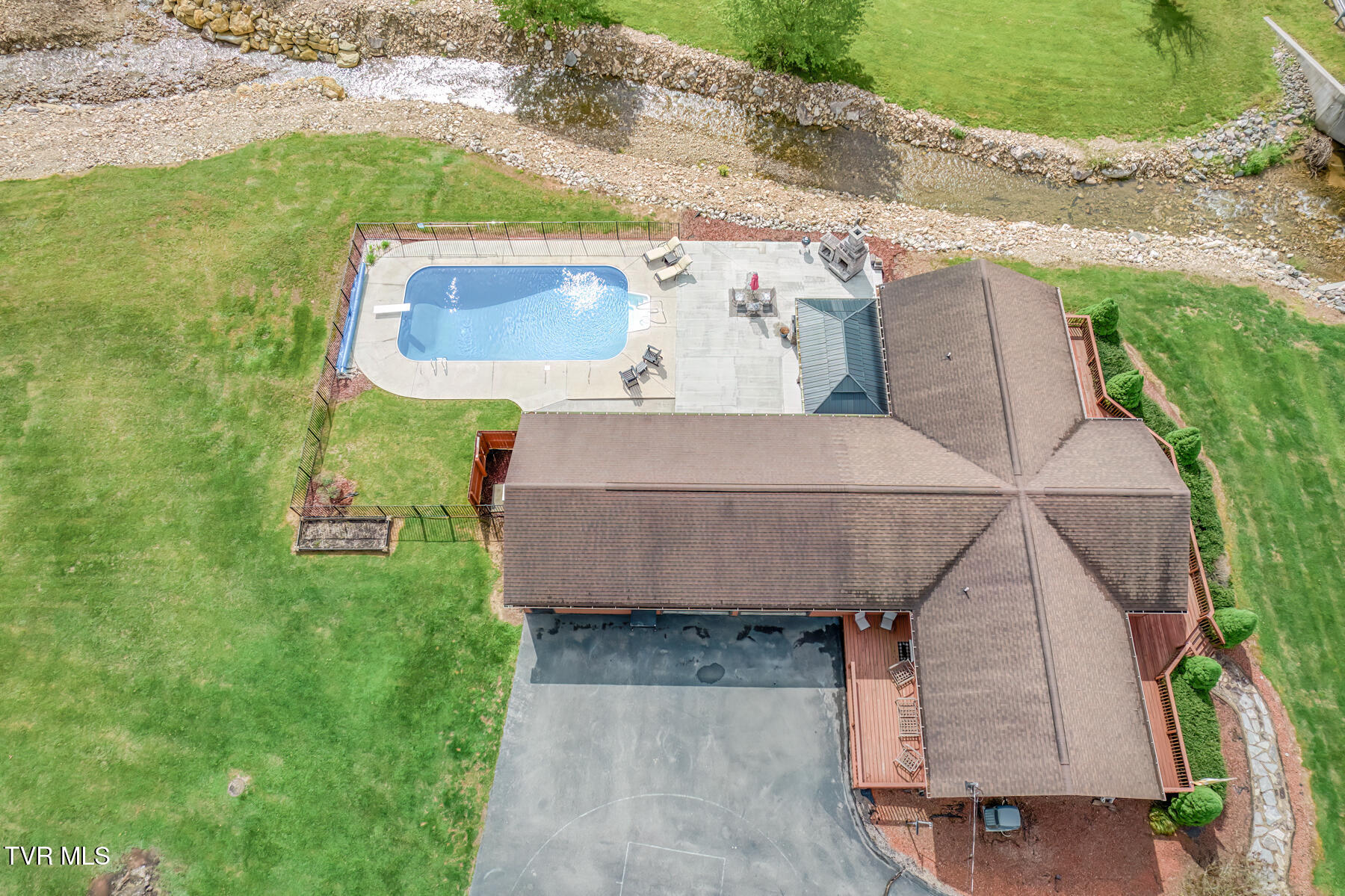 847 Circle Drive, Mountain City, Tennessee image 3