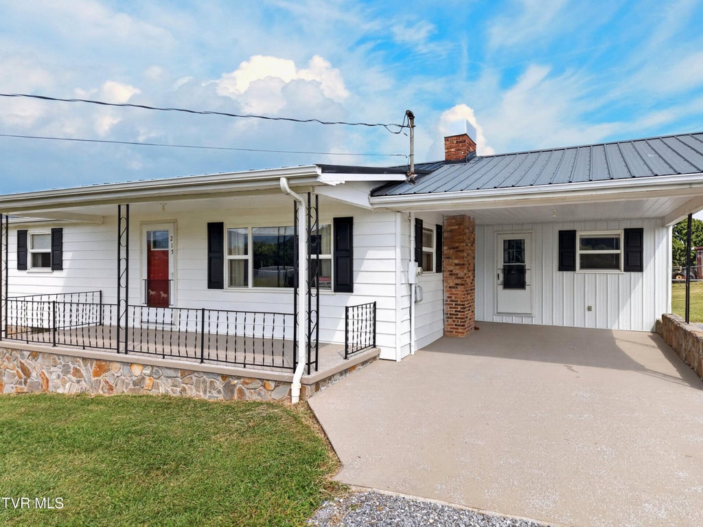Photo of 215 White Sands Road, Greeneville, TN 37743 (MLS # 10000236)