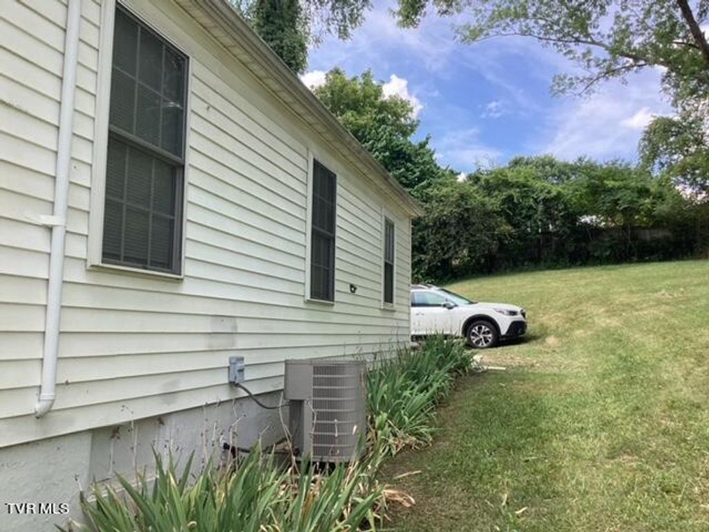 Photo of 855 Mary Street, Bristol, TN 37620 (MLS # 9998209)