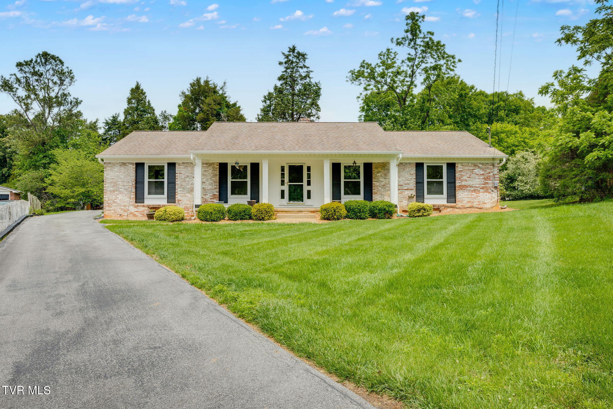 524 Robindale Lane, Kingsport, Tennessee image 3