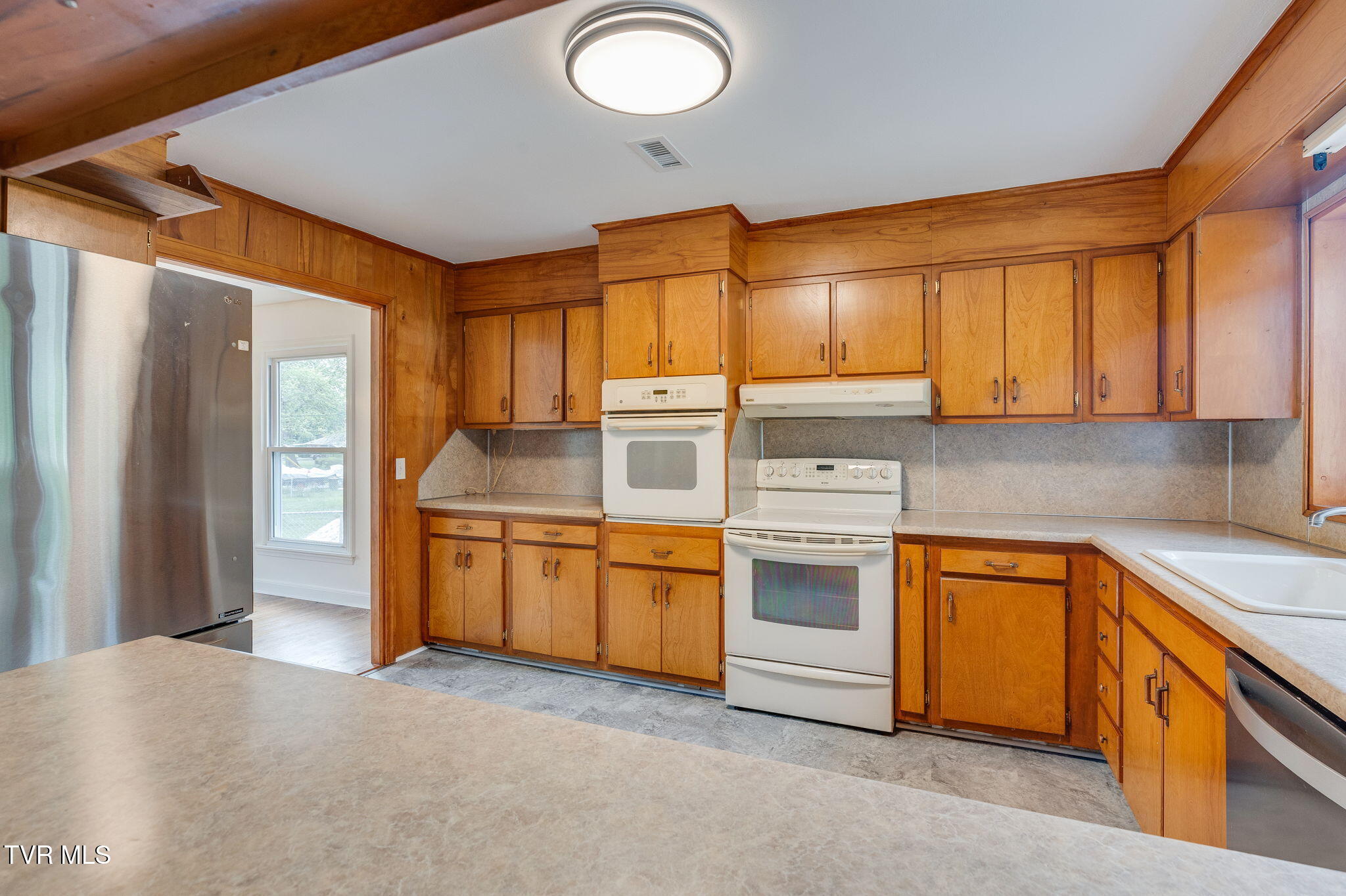 524 Robindale Lane, Kingsport, Tennessee image 18