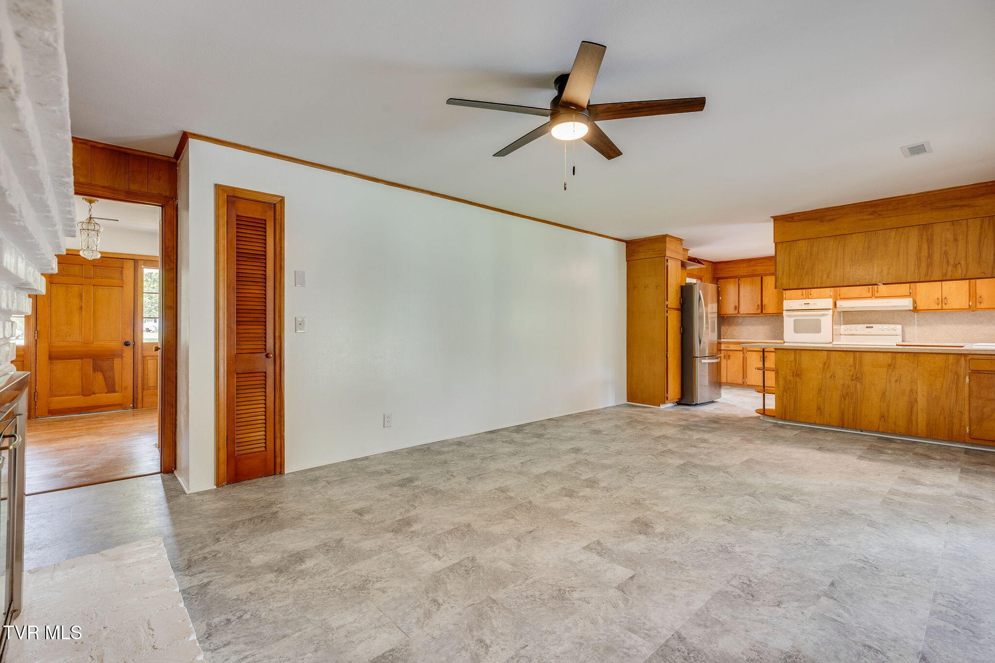524 Robindale Lane, Kingsport, Tennessee image 14