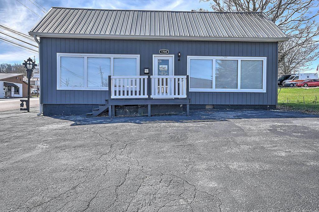 Photo of 1704 Shelby Street, Bristol, TN 37620 (MLS # 9992076)