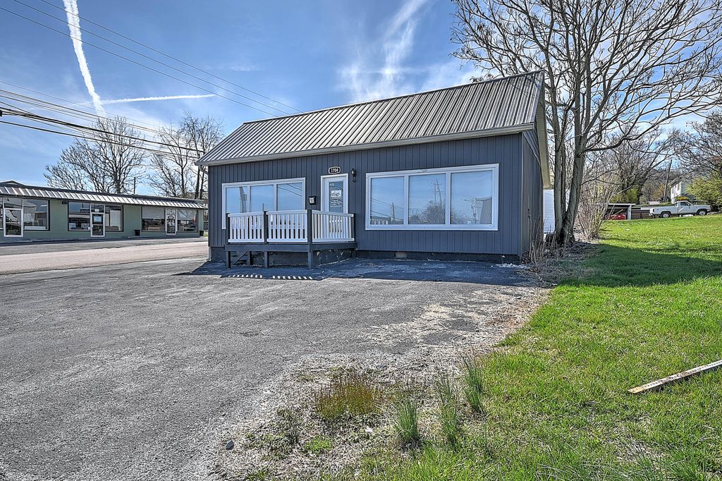 Photo of 1704 Shelby Street, Bristol, TN 37620 (MLS # 9992076)