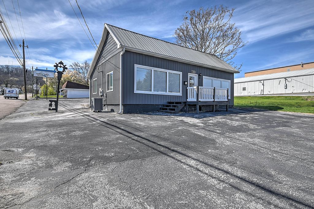 Photo of 1704 Shelby Street, Bristol, TN 37620 (MLS # 9992076)