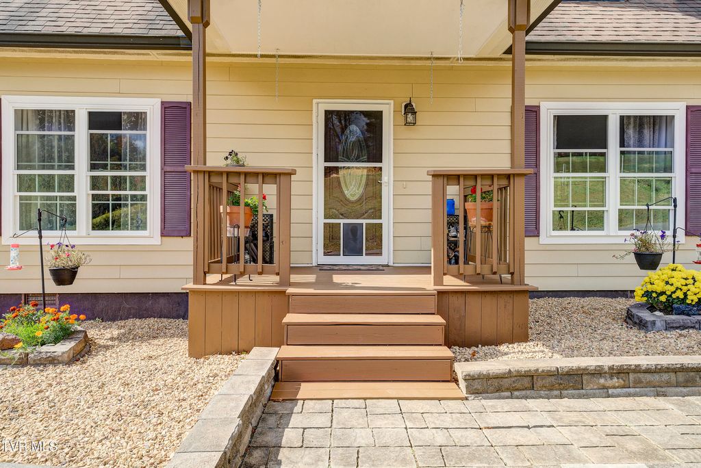 Photo of 185 Deer Tracks Circle, Mountain City, TN 37683 (MLS # 9989239)