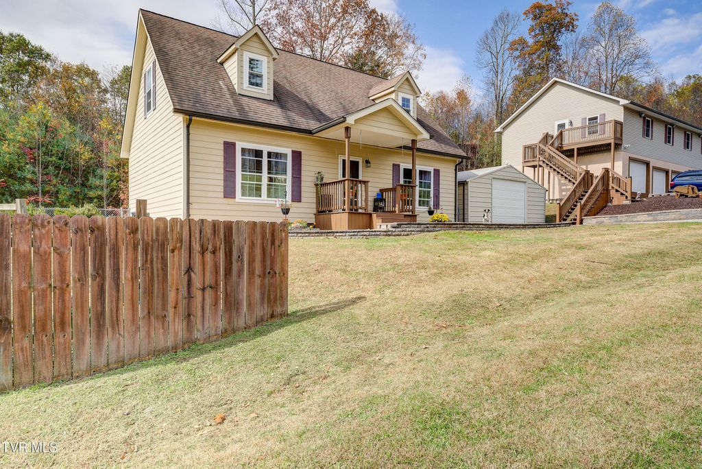 Photo of 185 Deer Tracks Circle, Mountain City, TN 37683 (MLS # 9989239)