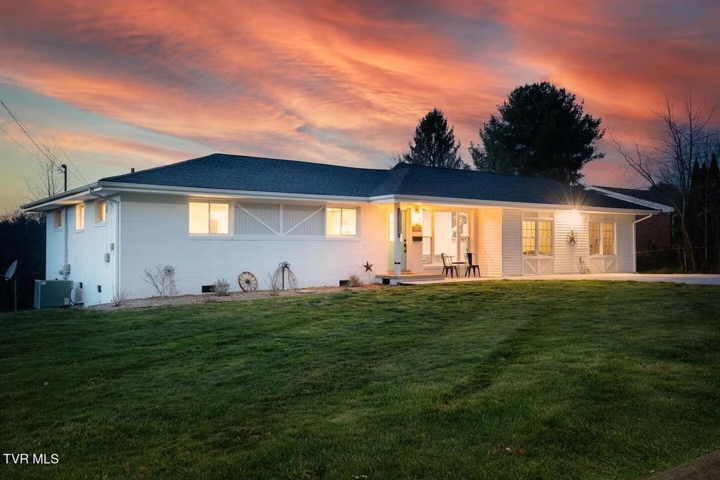 Photo of 508 Woodhaven Drive, Johnson City, TN 37604 (MLS # 9992238)