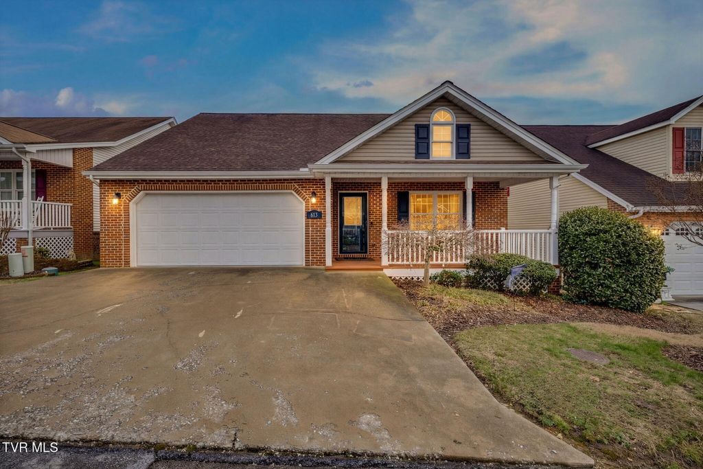 Photo of 613 Willowcrest Place, Kingsport, TN 37660 (MLS # 9991789)
