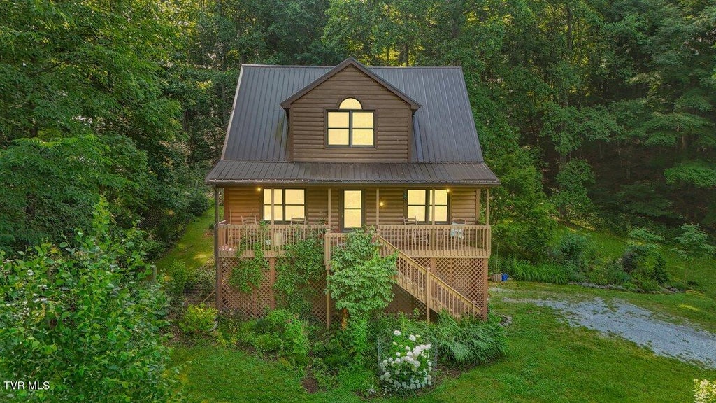Photo of 103 Meadow Springs Court, Flag Pond, TN 37657 (MLS # 10002072)