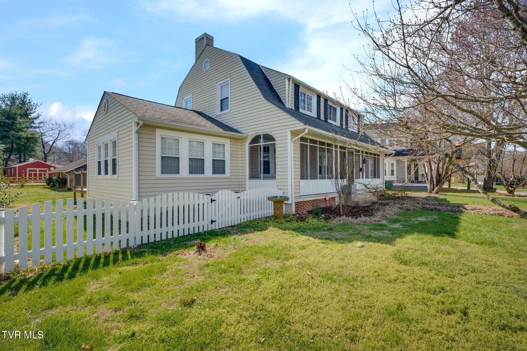 Photo of 518 Ohio Avenue, Erwin, TN 37650 (MLS # 9992688)