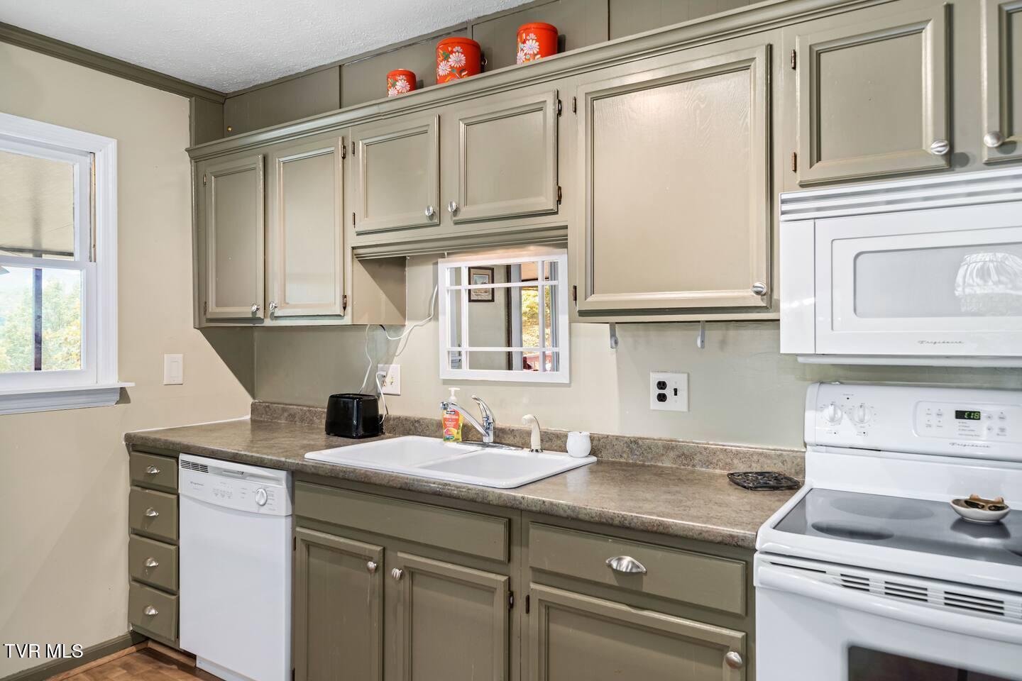 125 Watauga Overlook Drive, Butler, Tennessee image 4