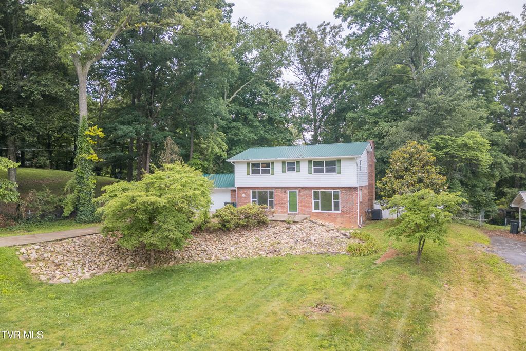 Photo of 1404 Brentwood Drive, Greeneville, TN 37743 (MLS # 9995903)
