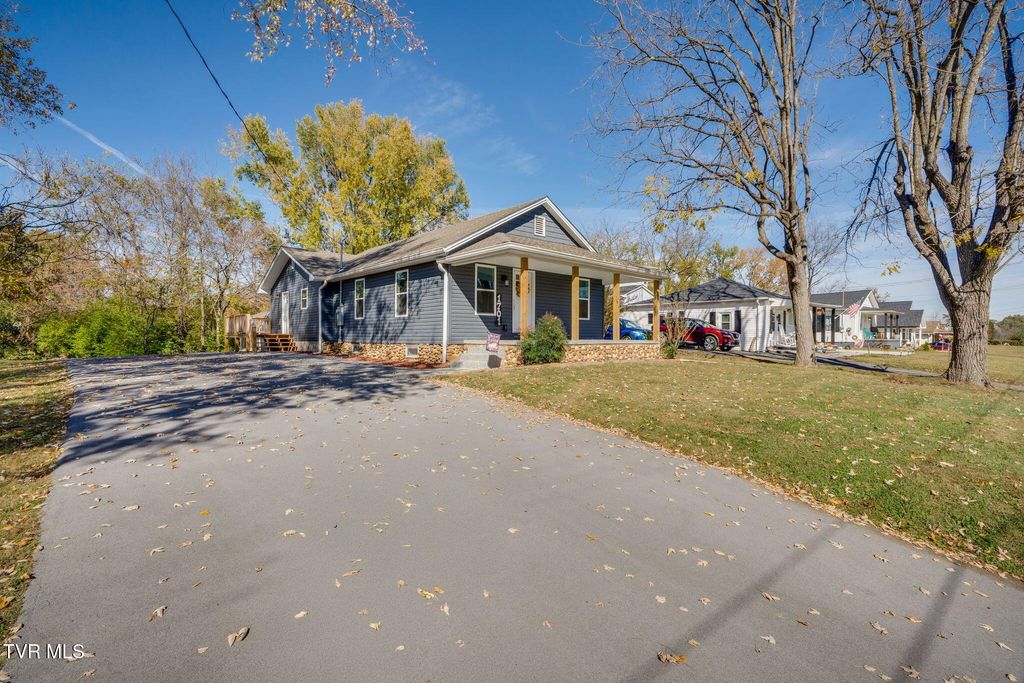 Photo of 1701 Millard Street, Johnson City, TN 37601 (MLS # 9987959)