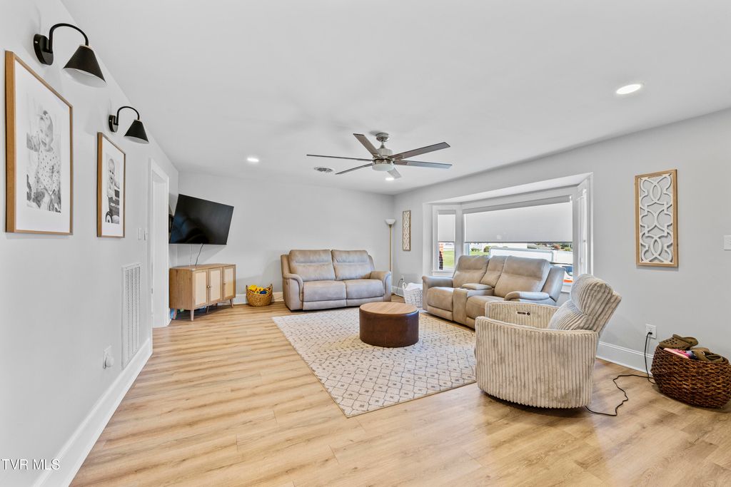 Photo of 1520 Tremont Avenue, Bristol, TN 37620 (MLS # 9988559)