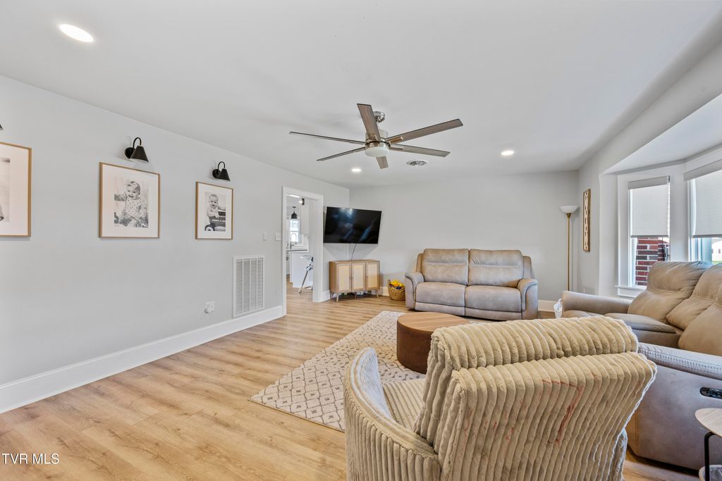 Photo of 1520 Tremont Avenue, Bristol, TN 37620 (MLS # 9988559)