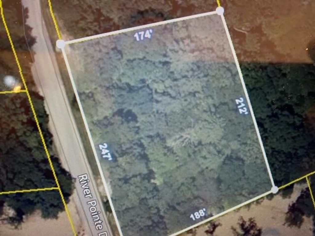 Photo of 71 River Pointe Drive, Greeneville, TN 37743 (MLS # 9947868)