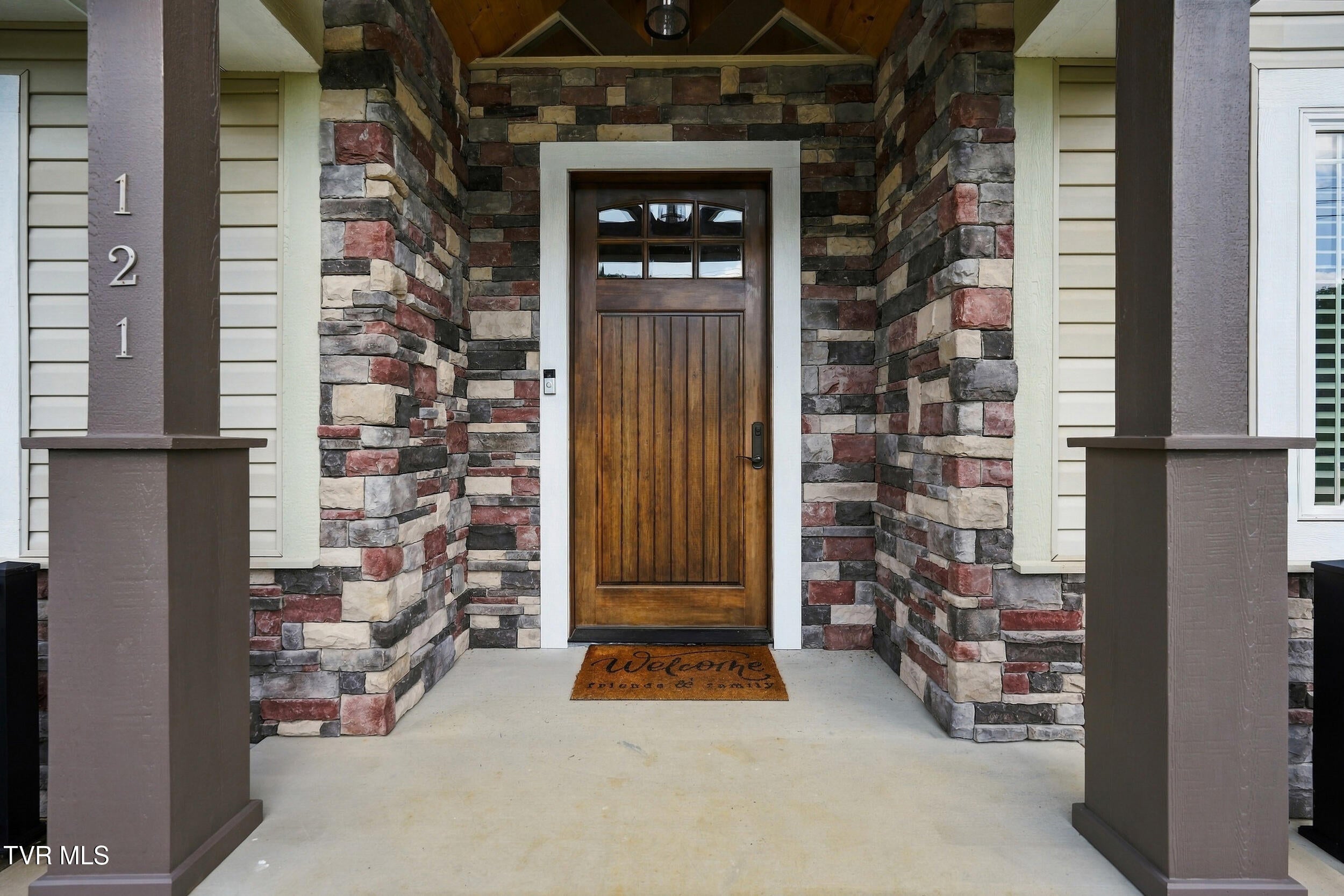 121 Carriage Lane