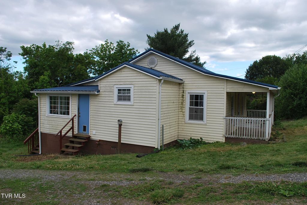Photo of 1060 Oak Drive Circle, Kingsport, TN 37665 (MLS # 9995499)