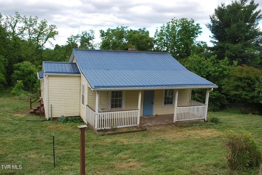 Photo of 1060 Oak Drive Circle, Kingsport, TN 37665 (MLS # 9995499)