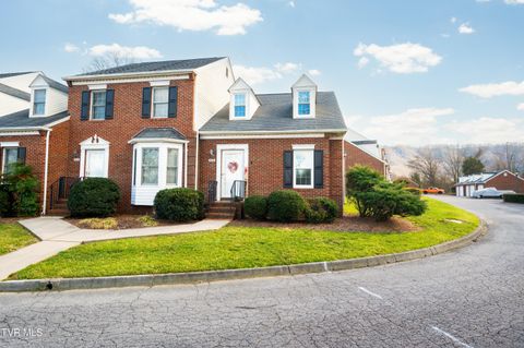 Photo of 2030 Manor Court #2030, Kingsport, TN 37660 (MLS # 9990132)