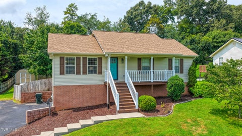 Photo of 302 Maple Ridge Drive, Jonesborough, TN 37659 (MLS # 9999578)