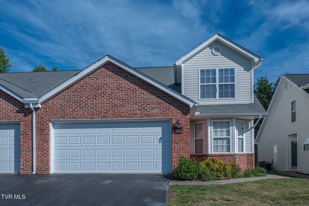Photo of 129 Robinson Walk # 7b, Bristol, TN 37620 (MLS # 9995889)