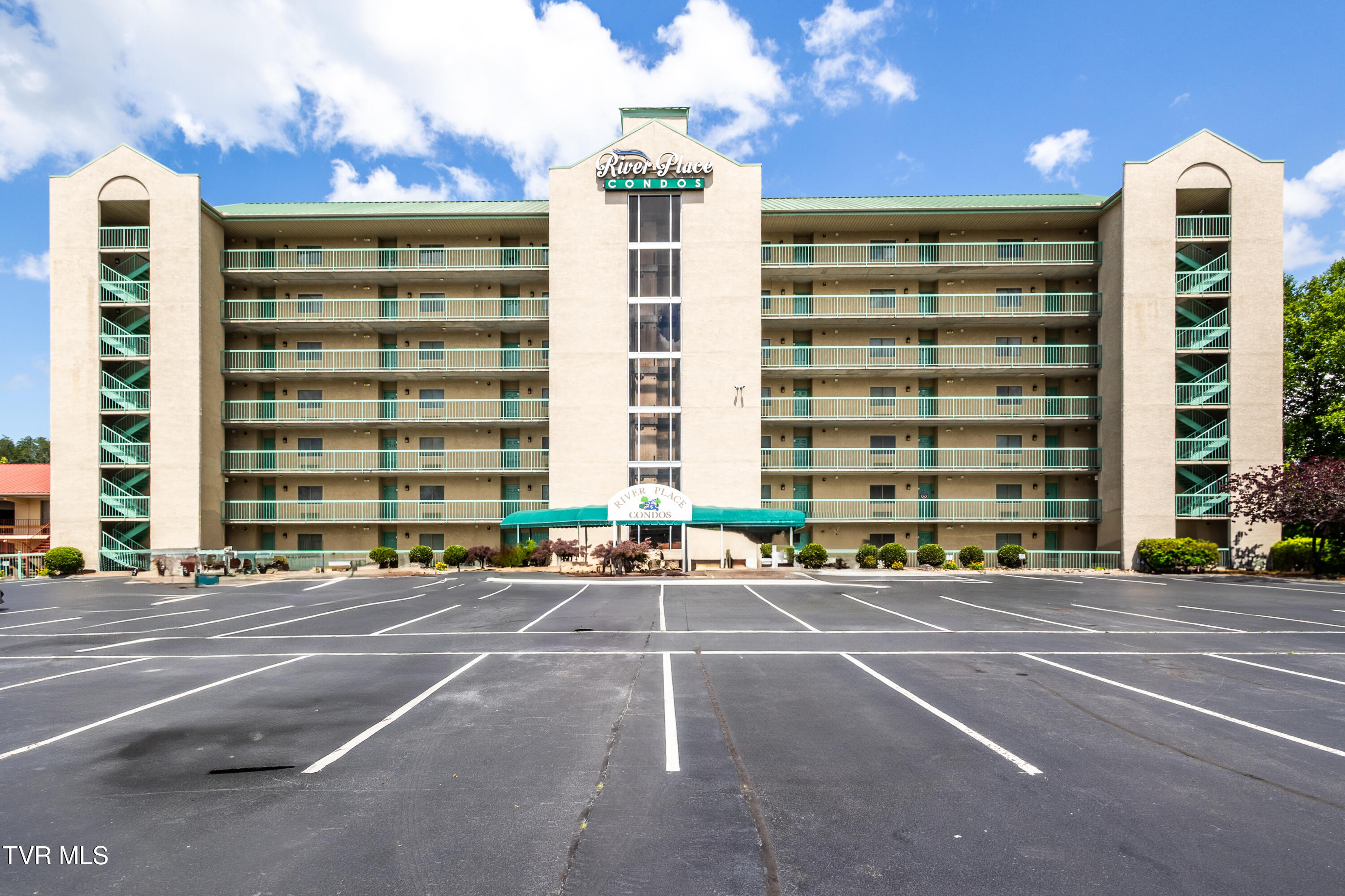 3215 River Road #106, Pigeon Forge, Tennessee image 1