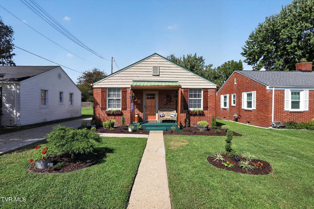 Photo of 1370 Waverly Road, Kingsport, TN 37664 (MLS # 10000538)