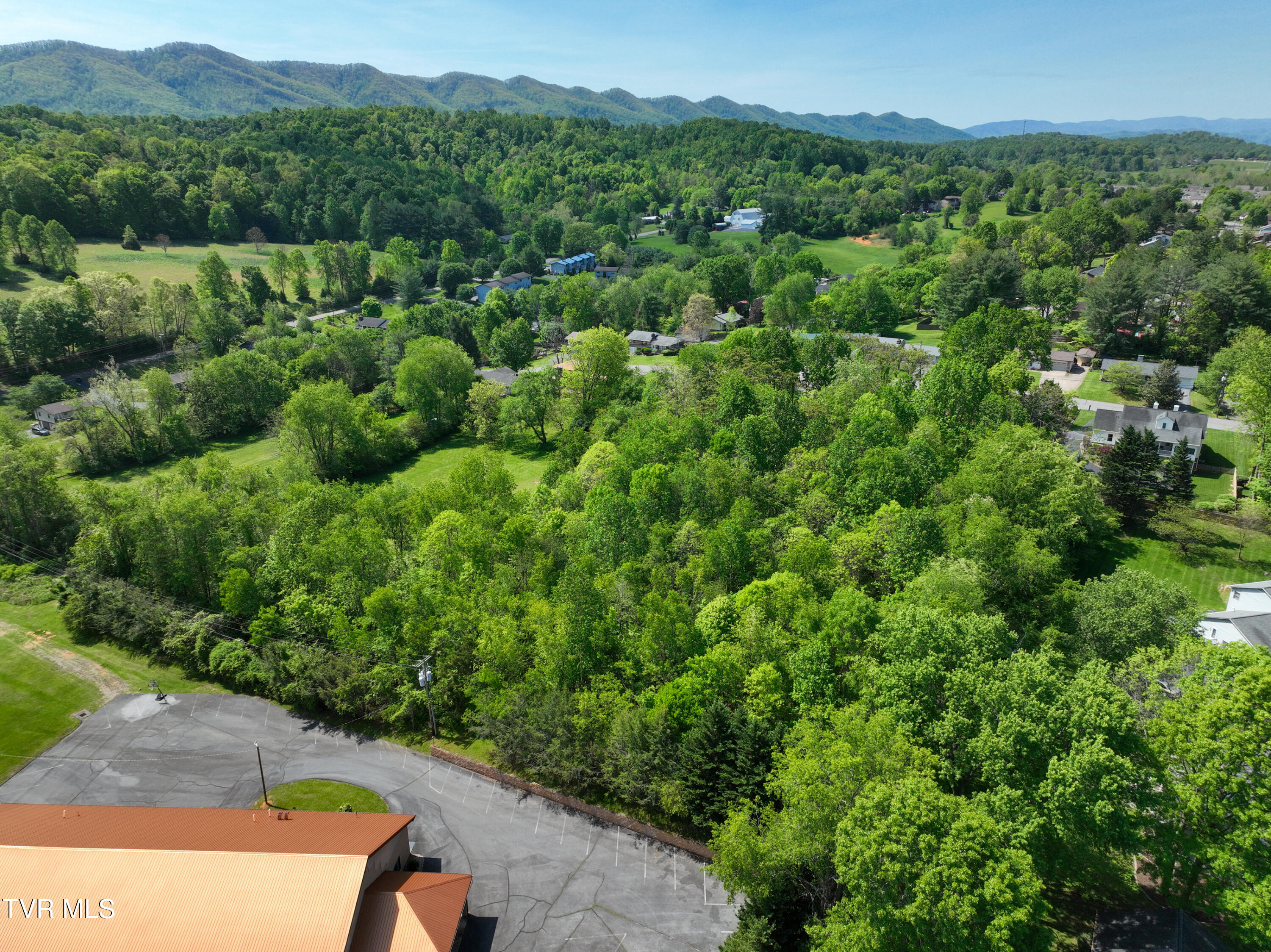 2704 Greenwood Drive, Johnson City, Tennessee image 6