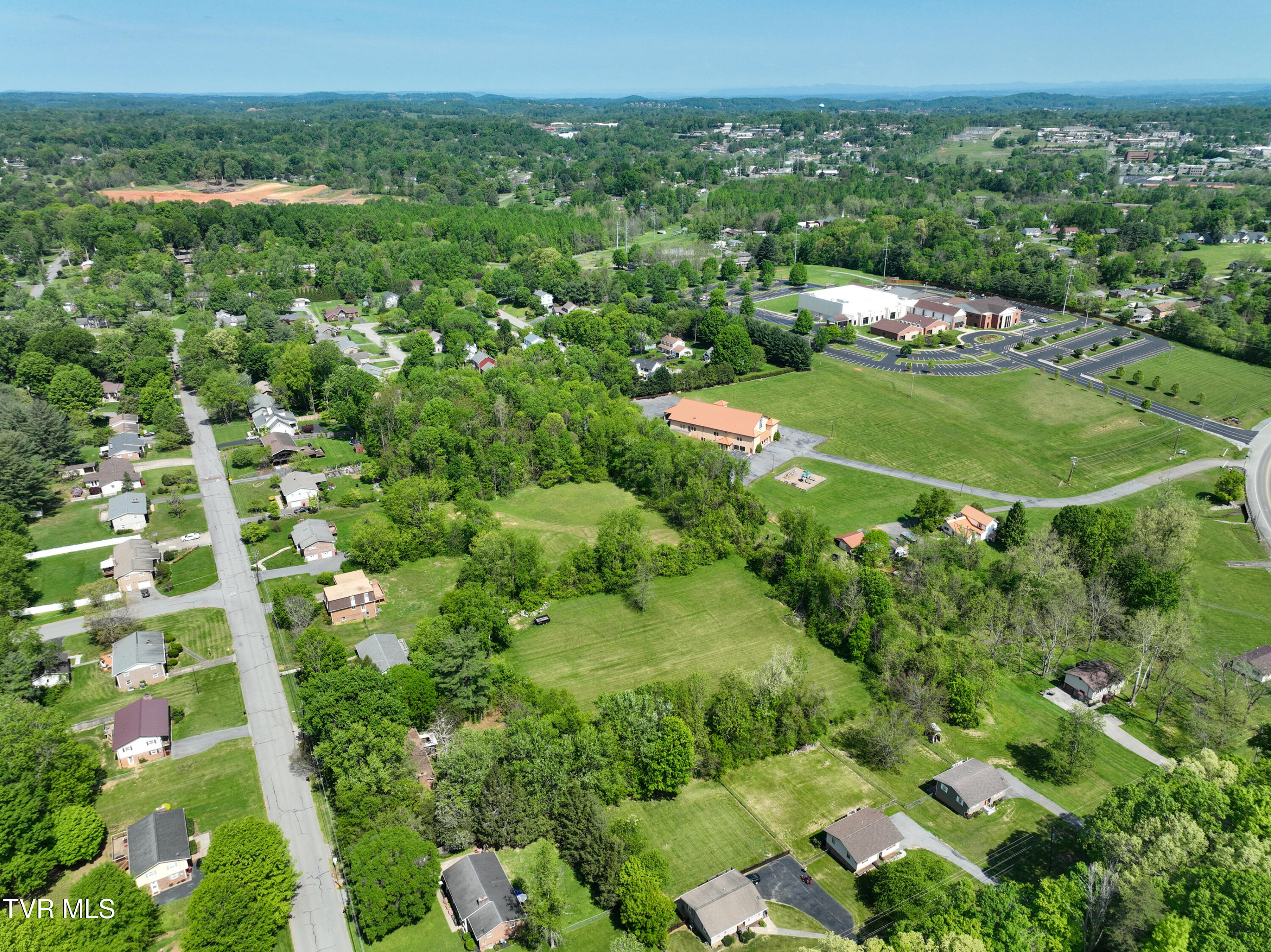 2704 Greenwood Drive, Johnson City, Tennessee image 25