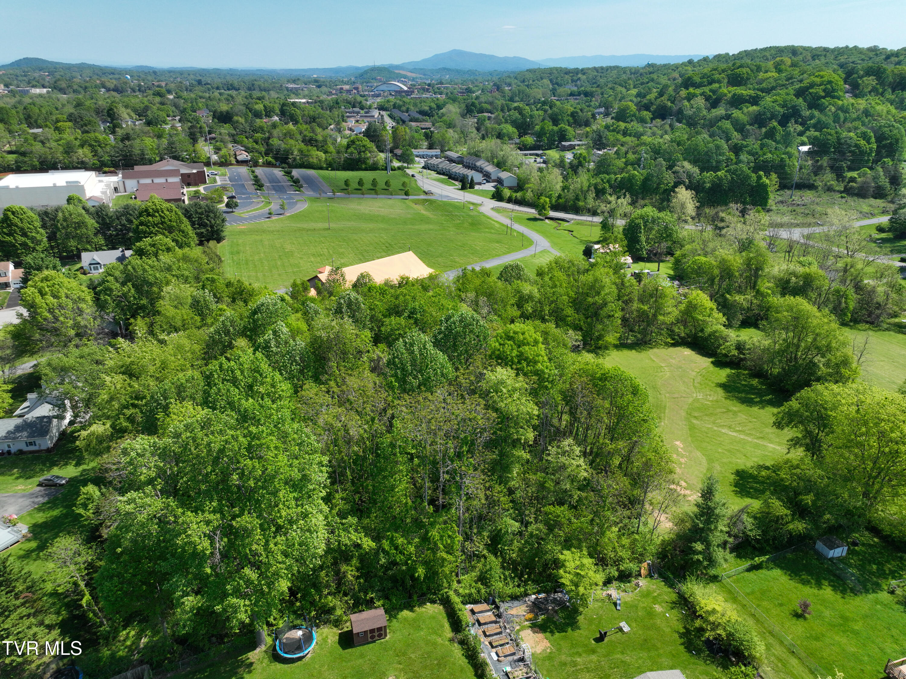 2704 Greenwood Drive, Johnson City, Tennessee image 2