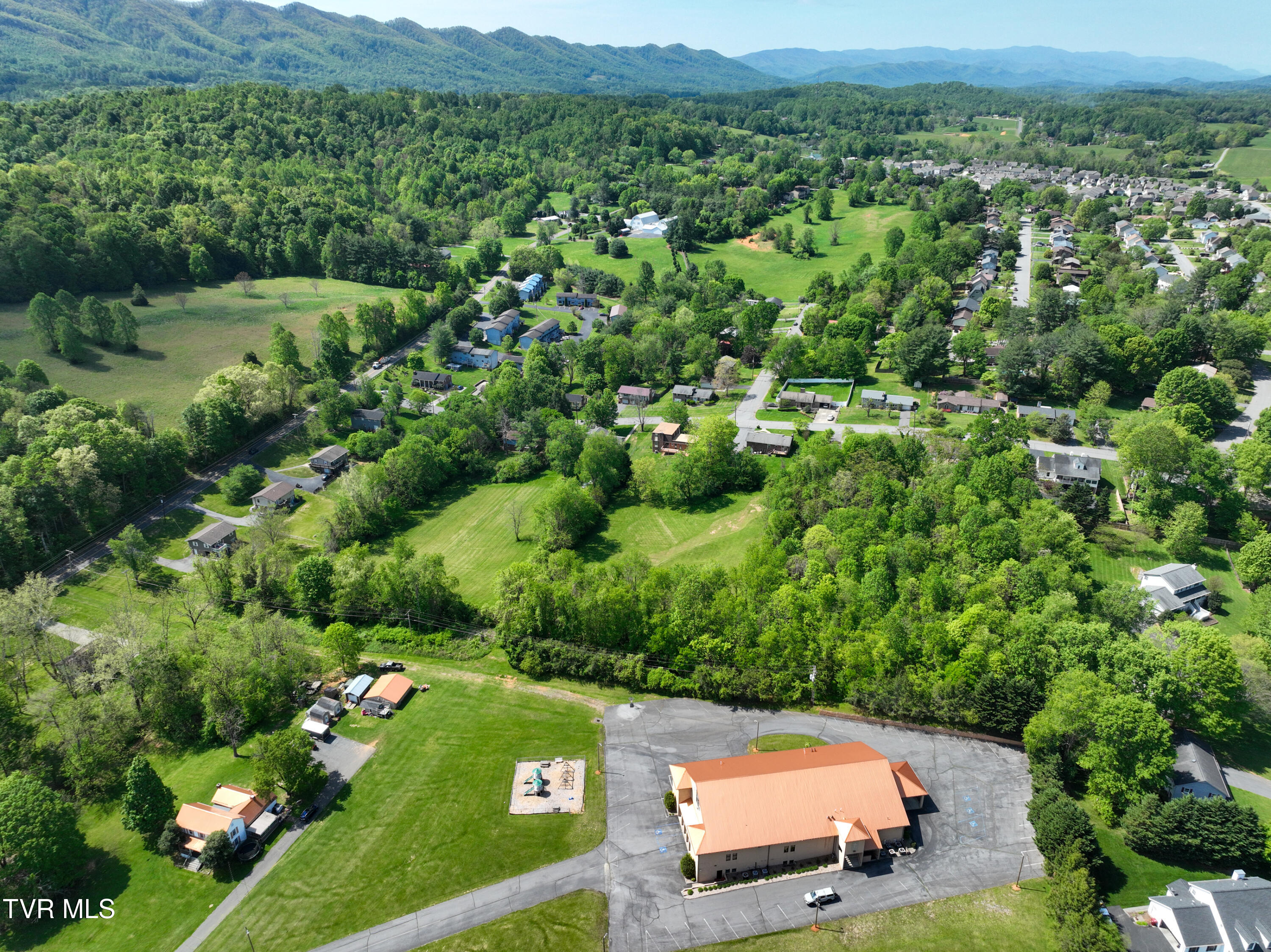 2704 Greenwood Drive, Johnson City, Tennessee image 13