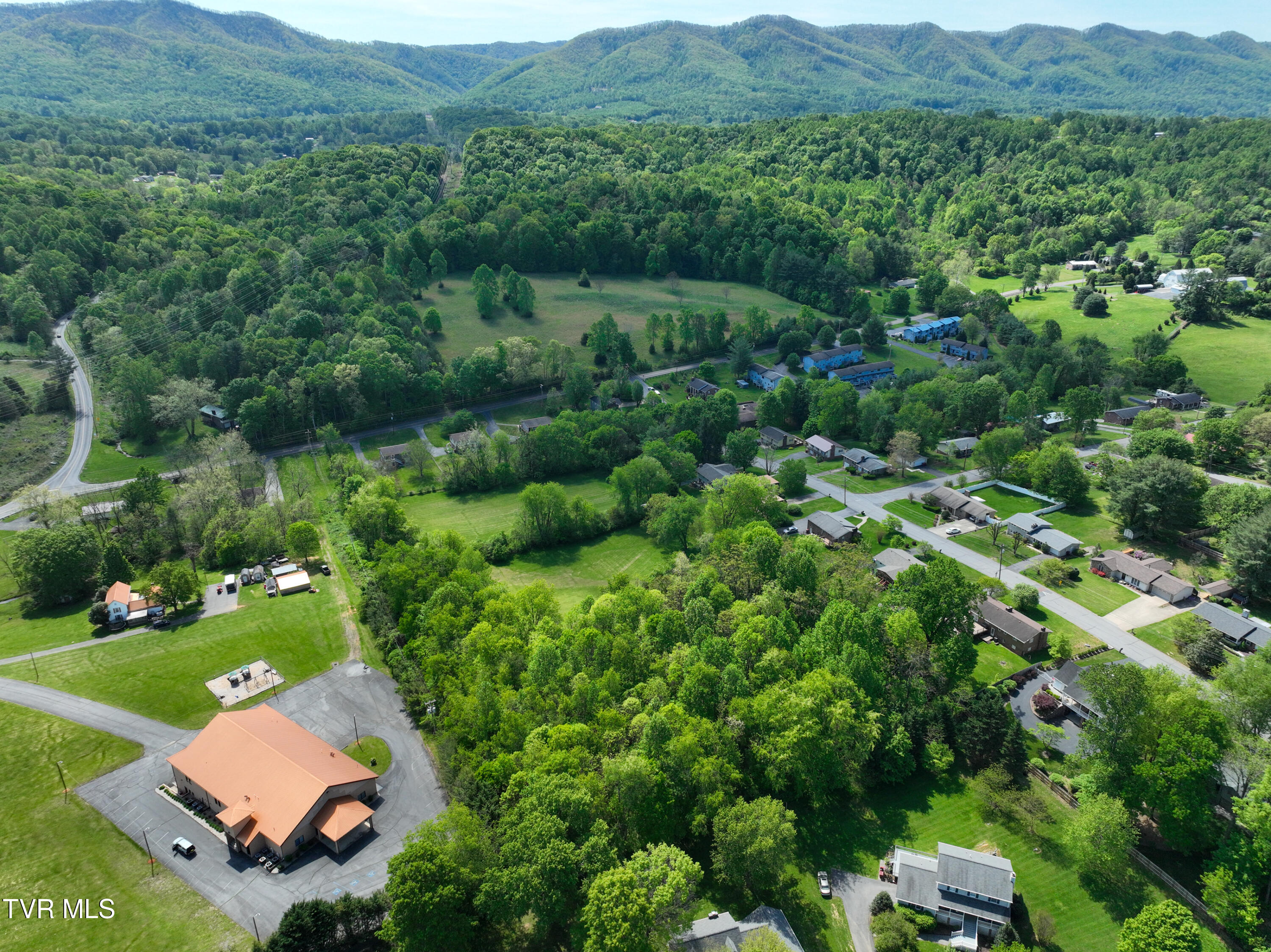 2704 Greenwood Drive, Johnson City, Tennessee image 12