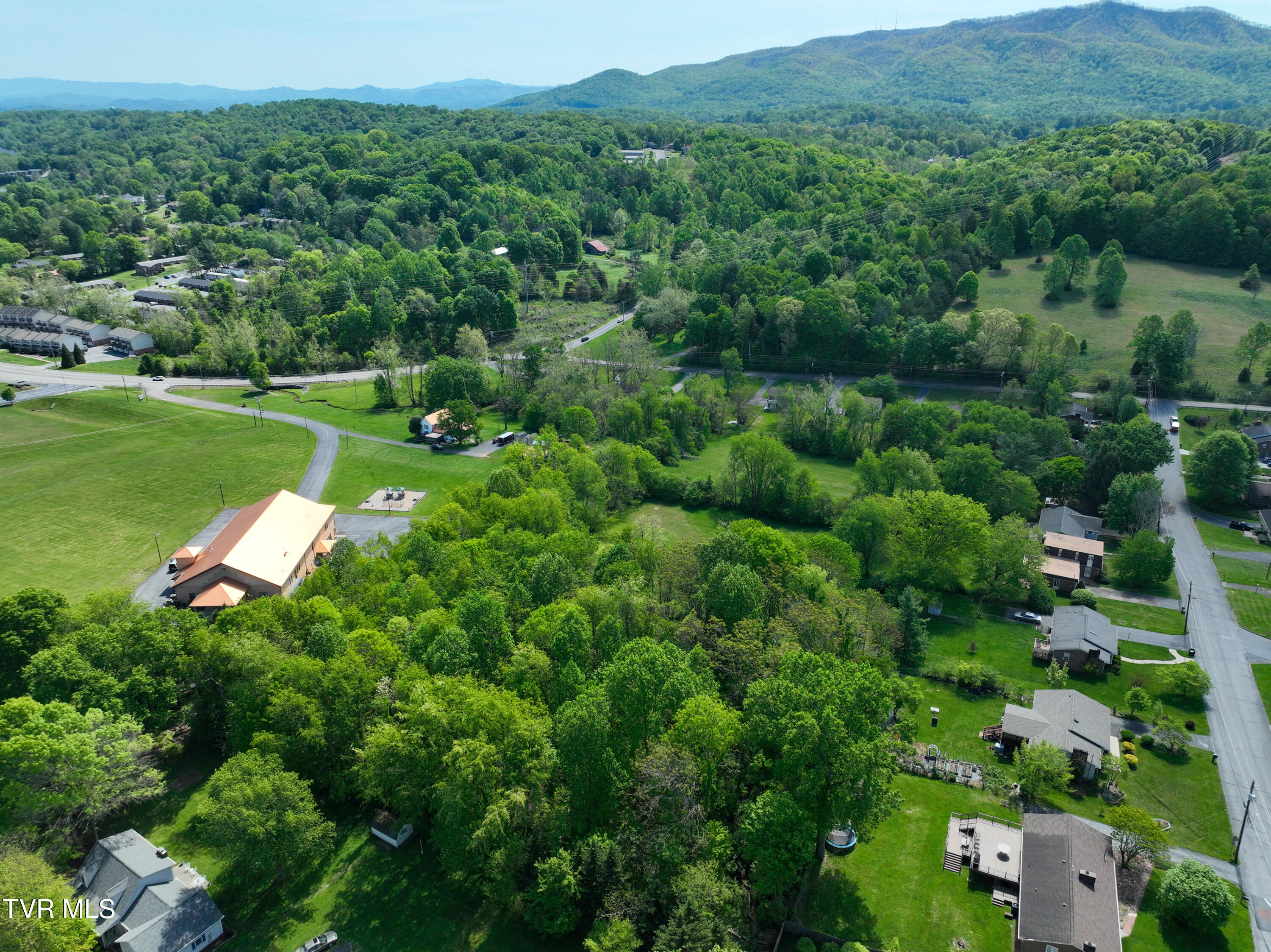 2704 Greenwood Drive, Johnson City, Tennessee image 4