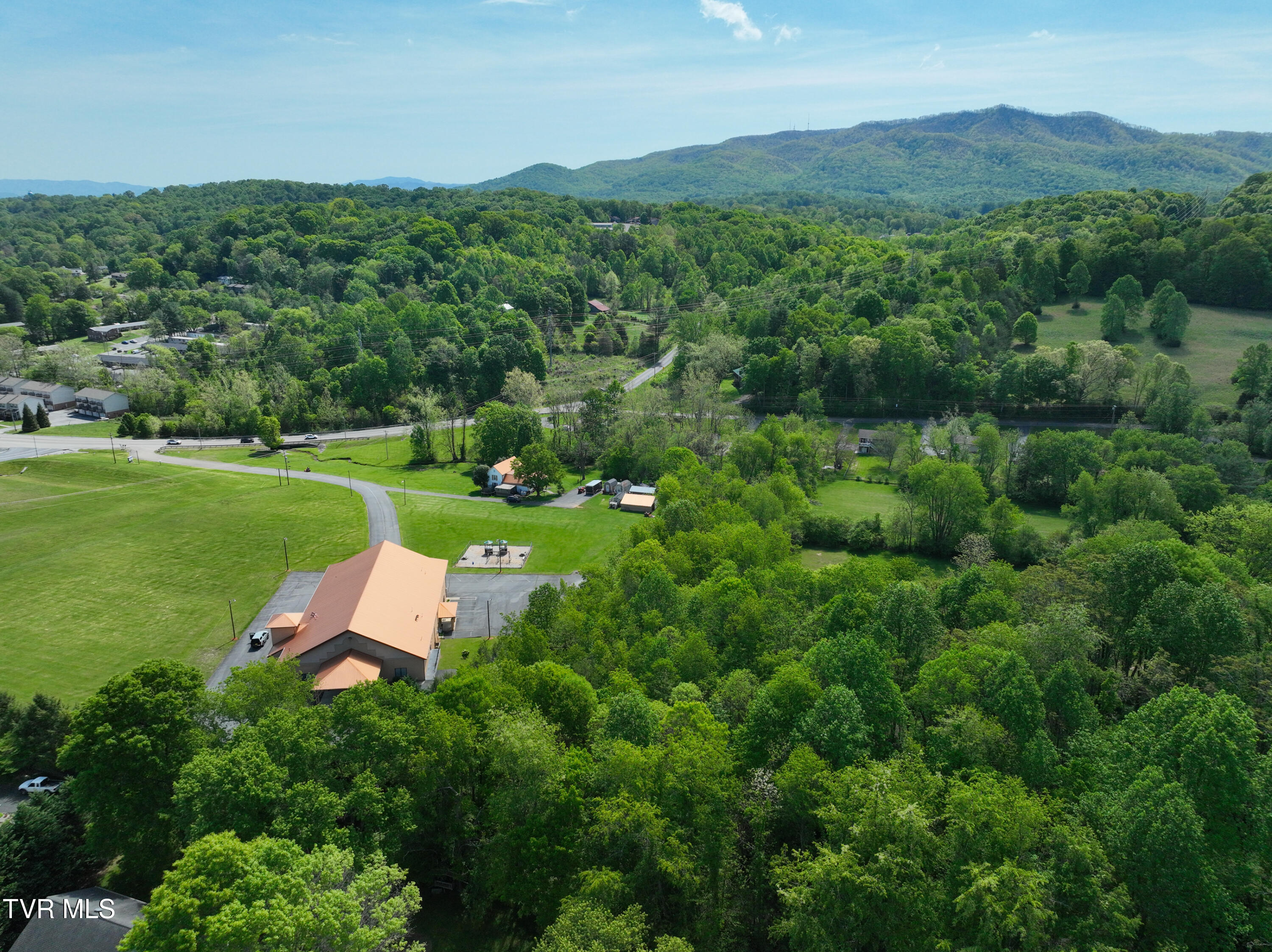 2704 Greenwood Drive, Johnson City, Tennessee image 3