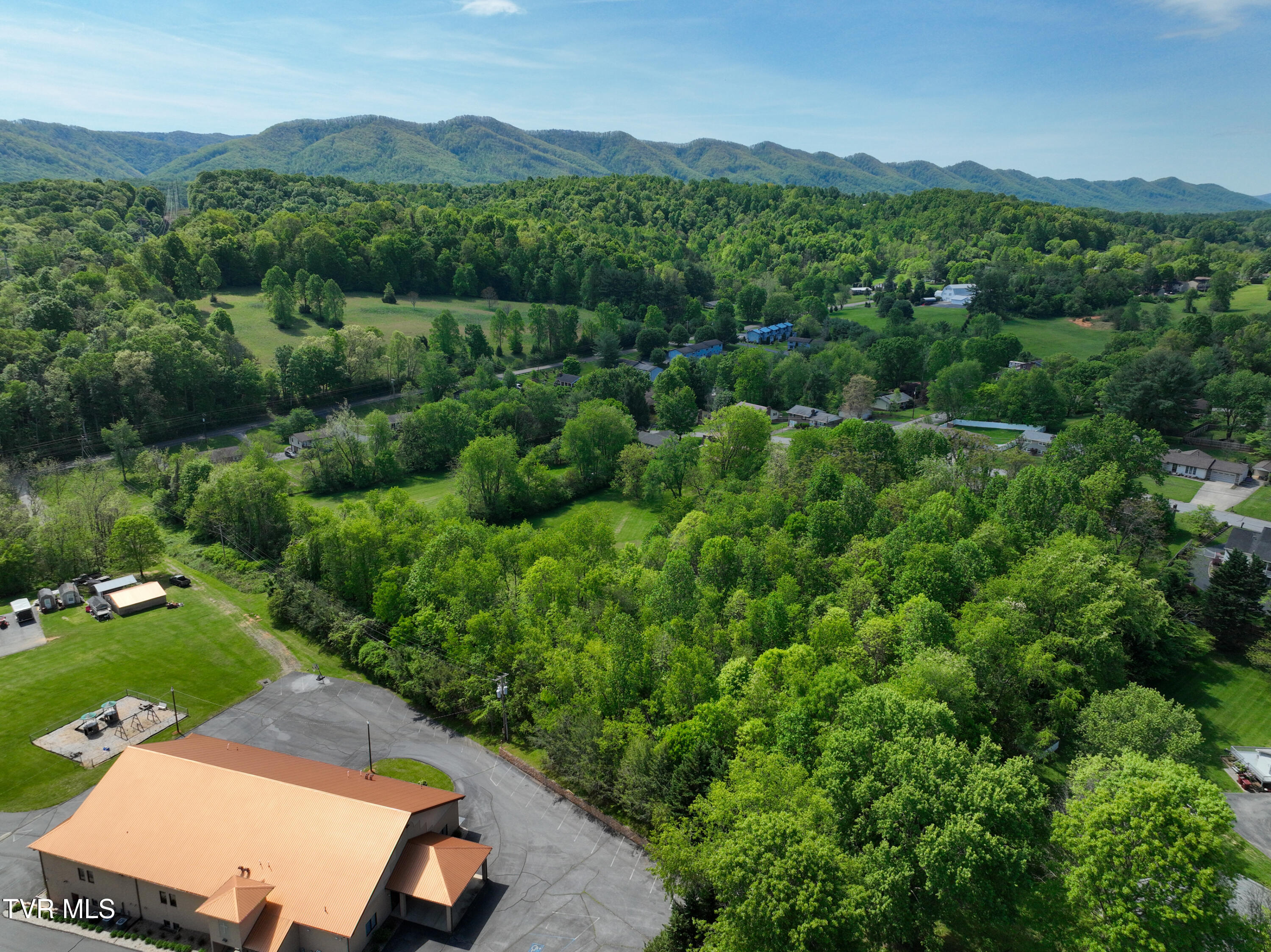 2704 Greenwood Drive, Johnson City, Tennessee image 9