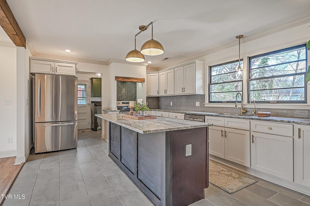 Photo of 1708 Jackson Terrace, Johnson City, TN 37604 (MLS # 9989192)