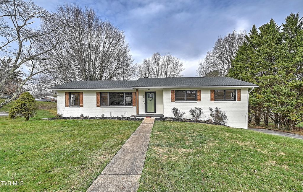 Photo of 1708 Jackson Terrace, Johnson City, TN 37604 (MLS # 9989192)