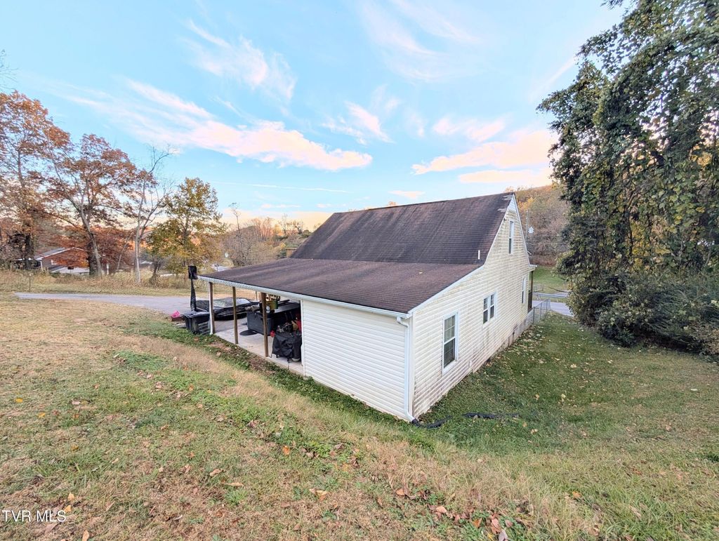 Photo of 282 Walnut Hill Road, Bristol, TN 37620 (MLS # 9988001)