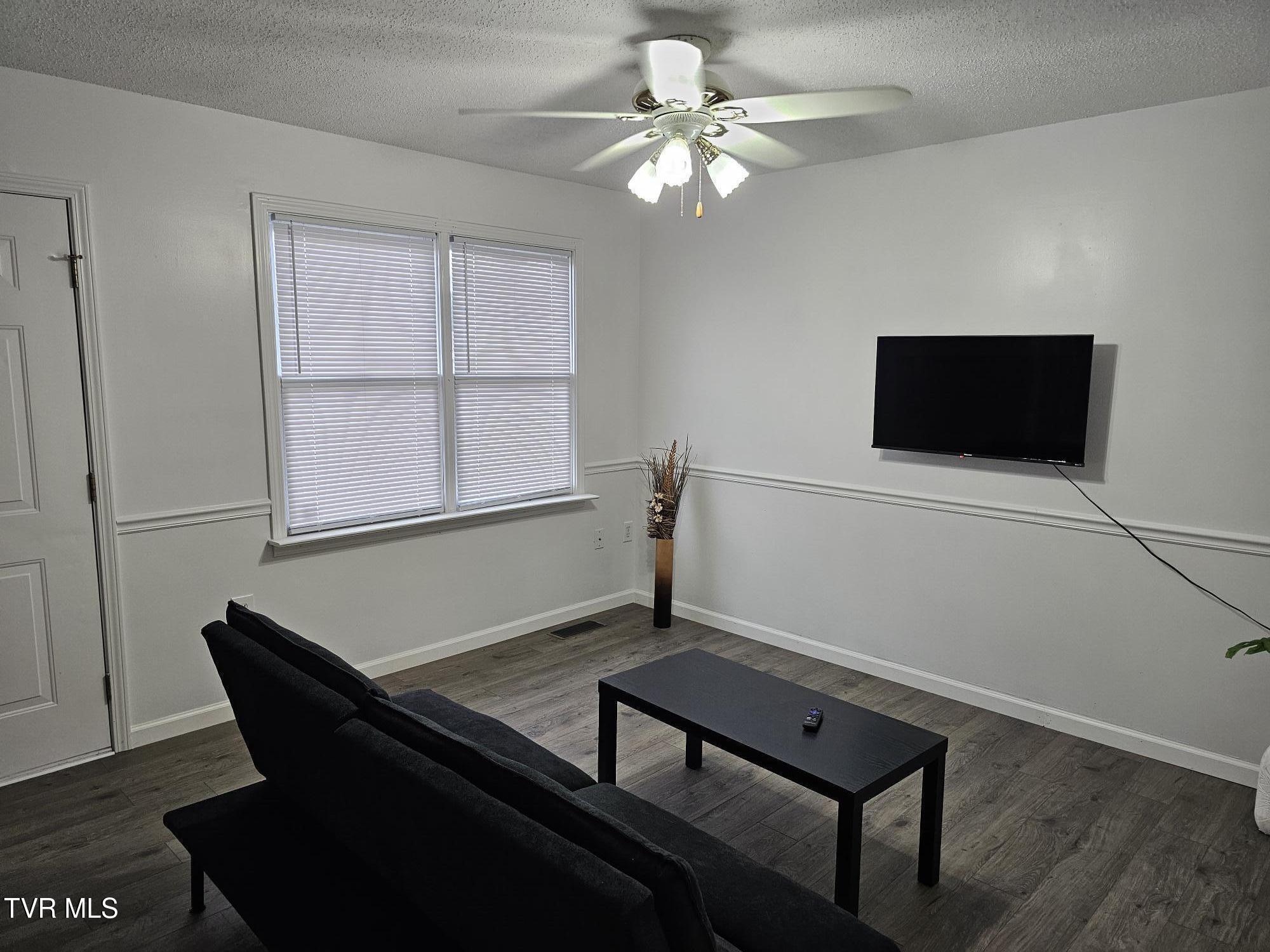 202 Oakcrest Circle #202, Bristol, Virginia image 7