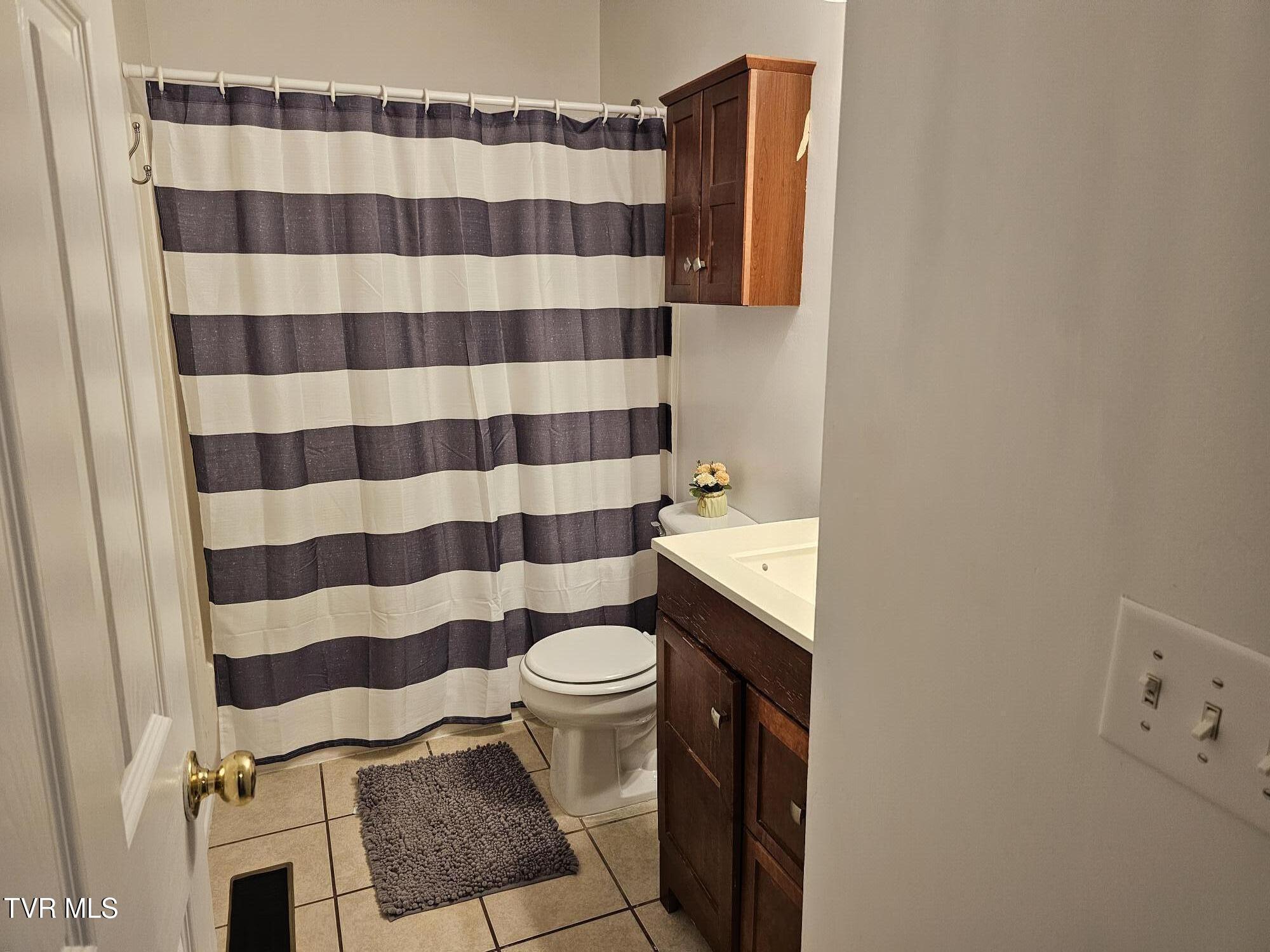 202 Oakcrest Circle #202, Bristol, Virginia image 11