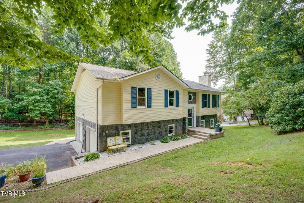 Photo of 170 Young Road, Johnson City, TN 37604 (MLS # 10000192)