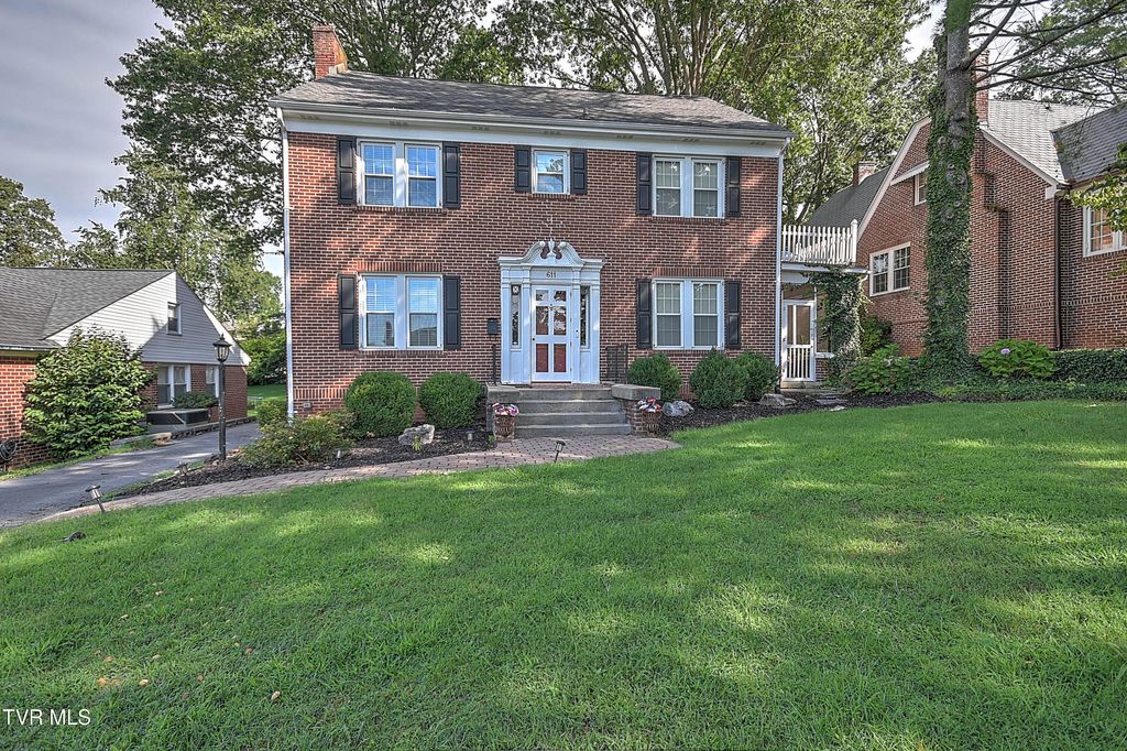 Photo of 611 Lawrence Avenue, Bristol, VA 24201 (MLS # 9988958)