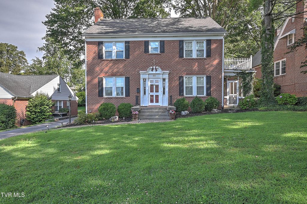 Photo of 611 Lawrence Avenue, Bristol, VA 24201 (MLS # 9988958)