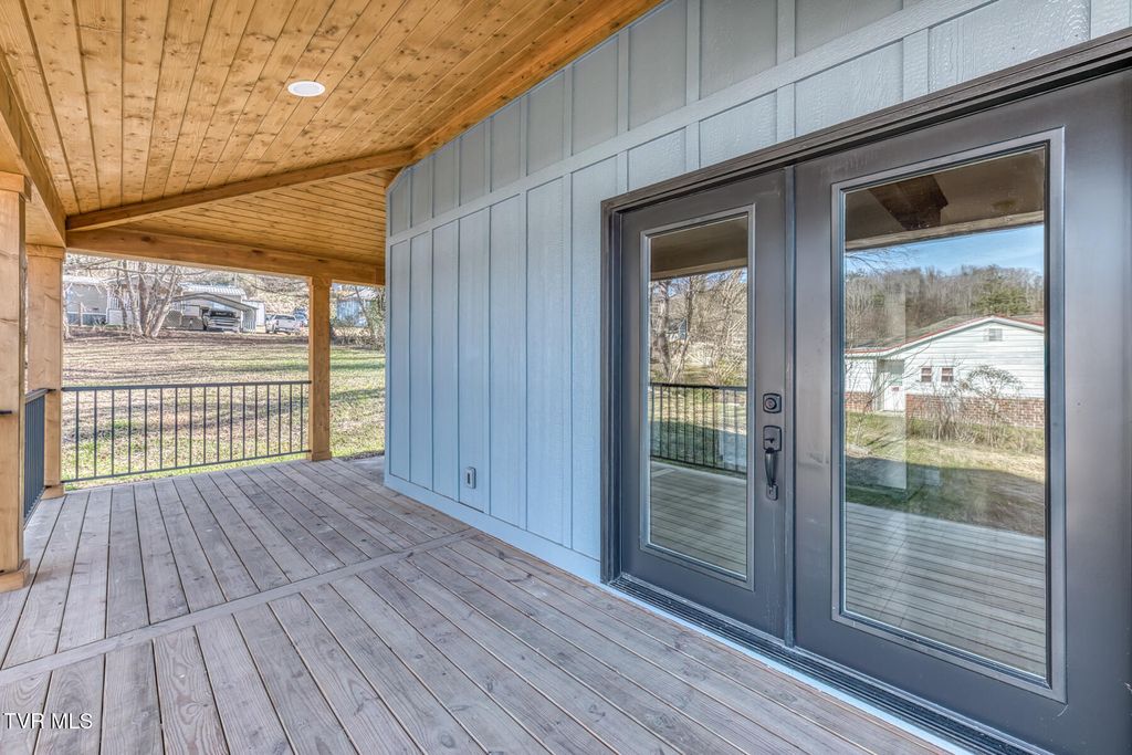 Photo of 215 Okolona Drive, Erwin, TN 37650 (MLS # 9989382)