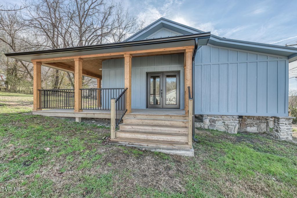 Photo of 215 Okolona Drive, Erwin, TN 37650 (MLS # 9989382)