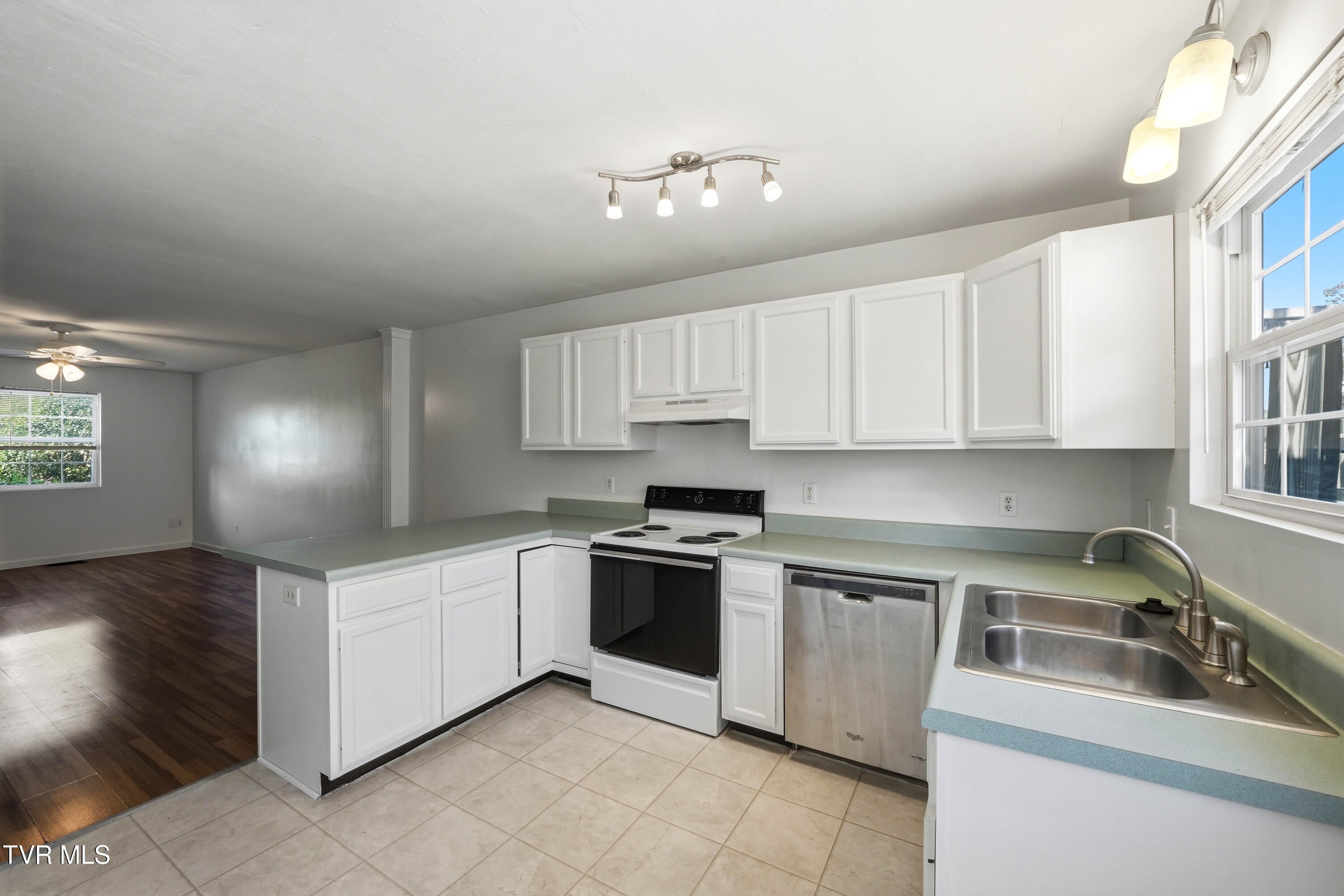 2305 South Greenwood Drive Apt 10