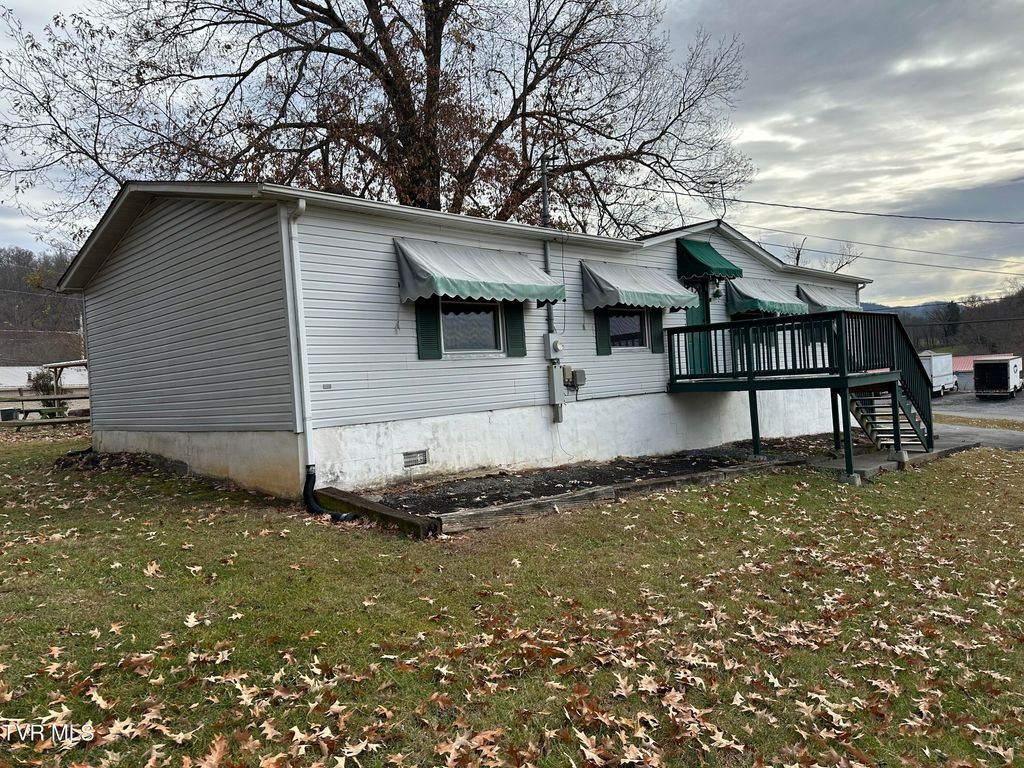 Photo of 1313 Siam Road, Elizabethton, TN 37643 (MLS # 9989149)