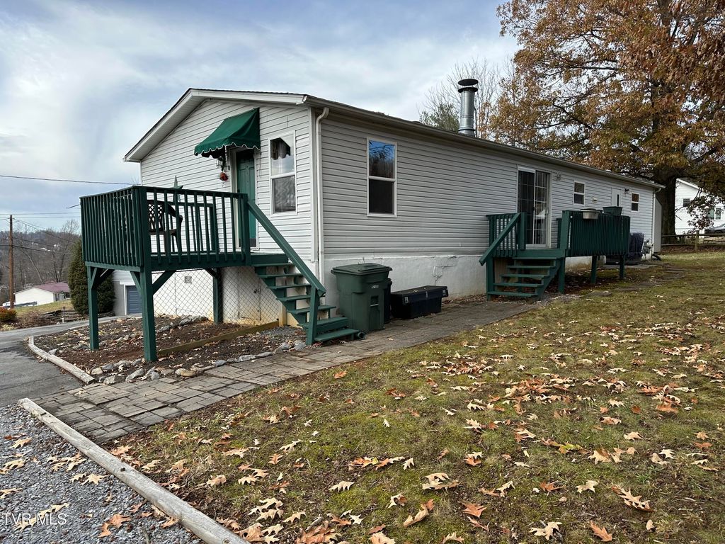 Photo of 1313 Siam Road, Elizabethton, TN 37643 (MLS # 9989149)